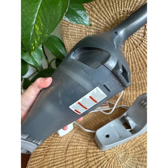 Black and decker, cordless lithium, duster, buster vacuum - Picture 5 of 9
